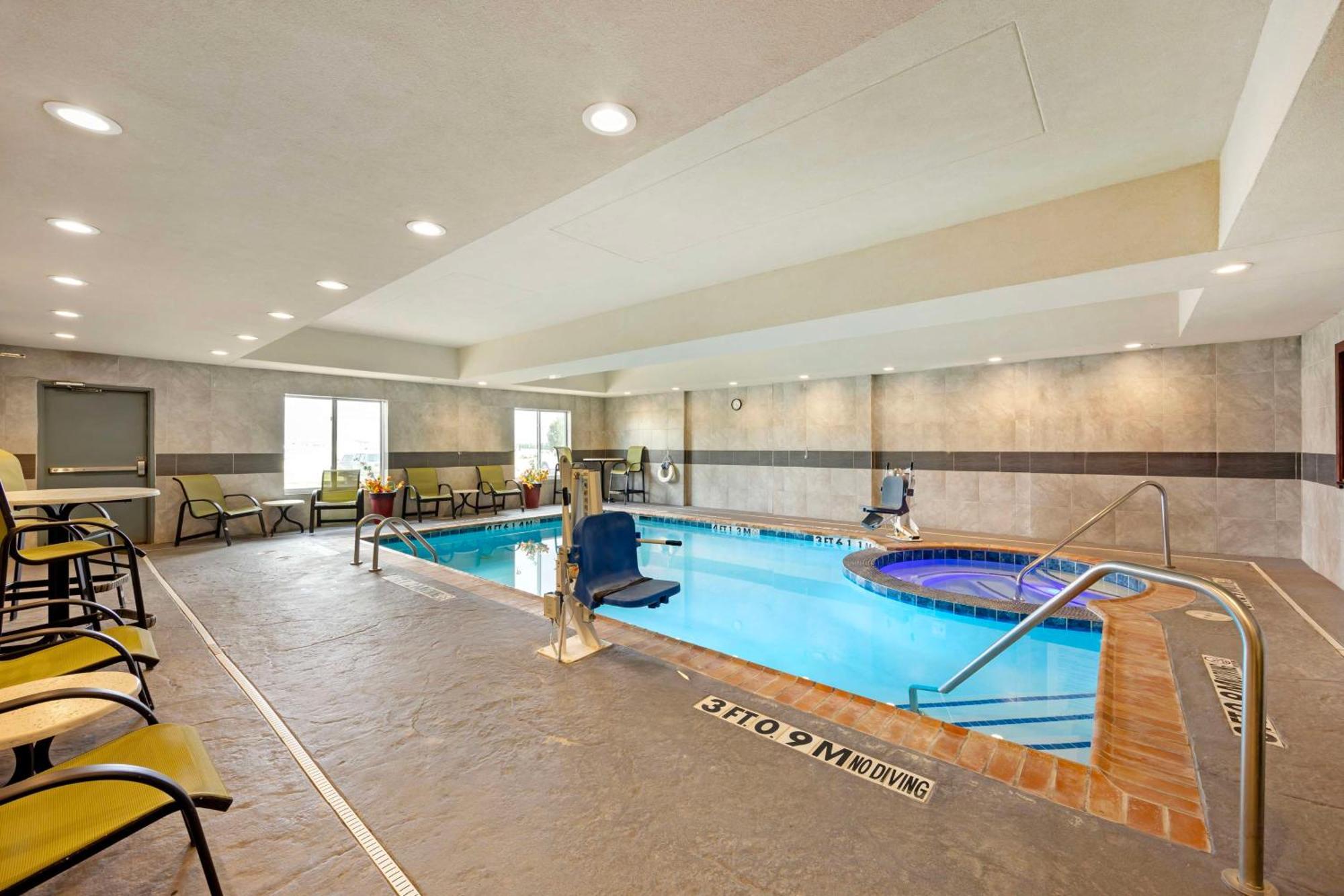 Best Western Plus Pratt Luaran gambar
