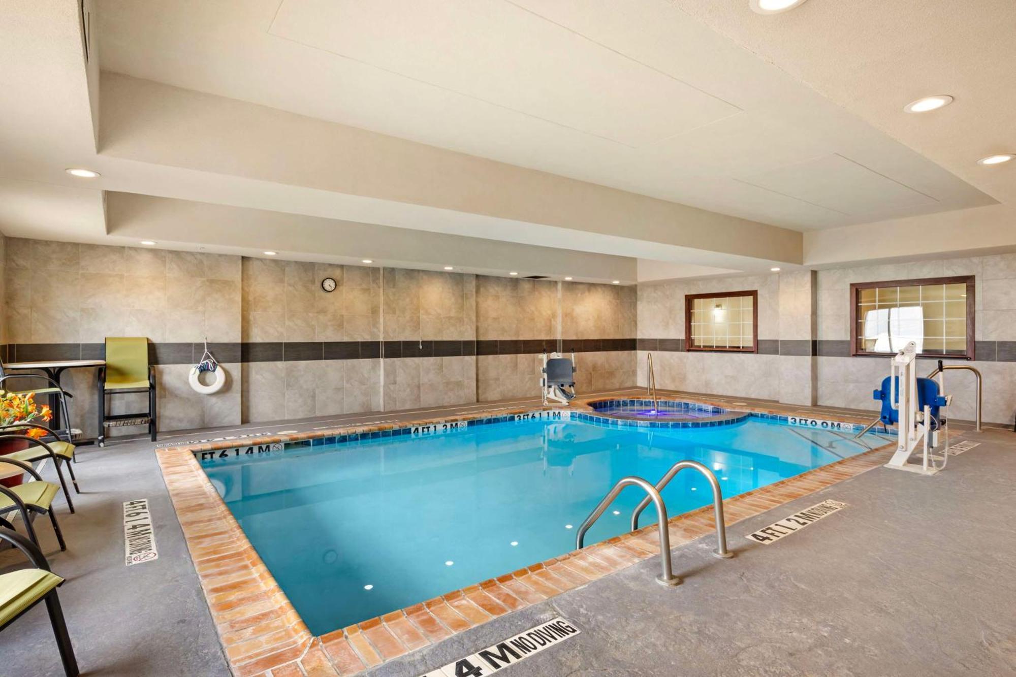 Best Western Plus Pratt Luaran gambar