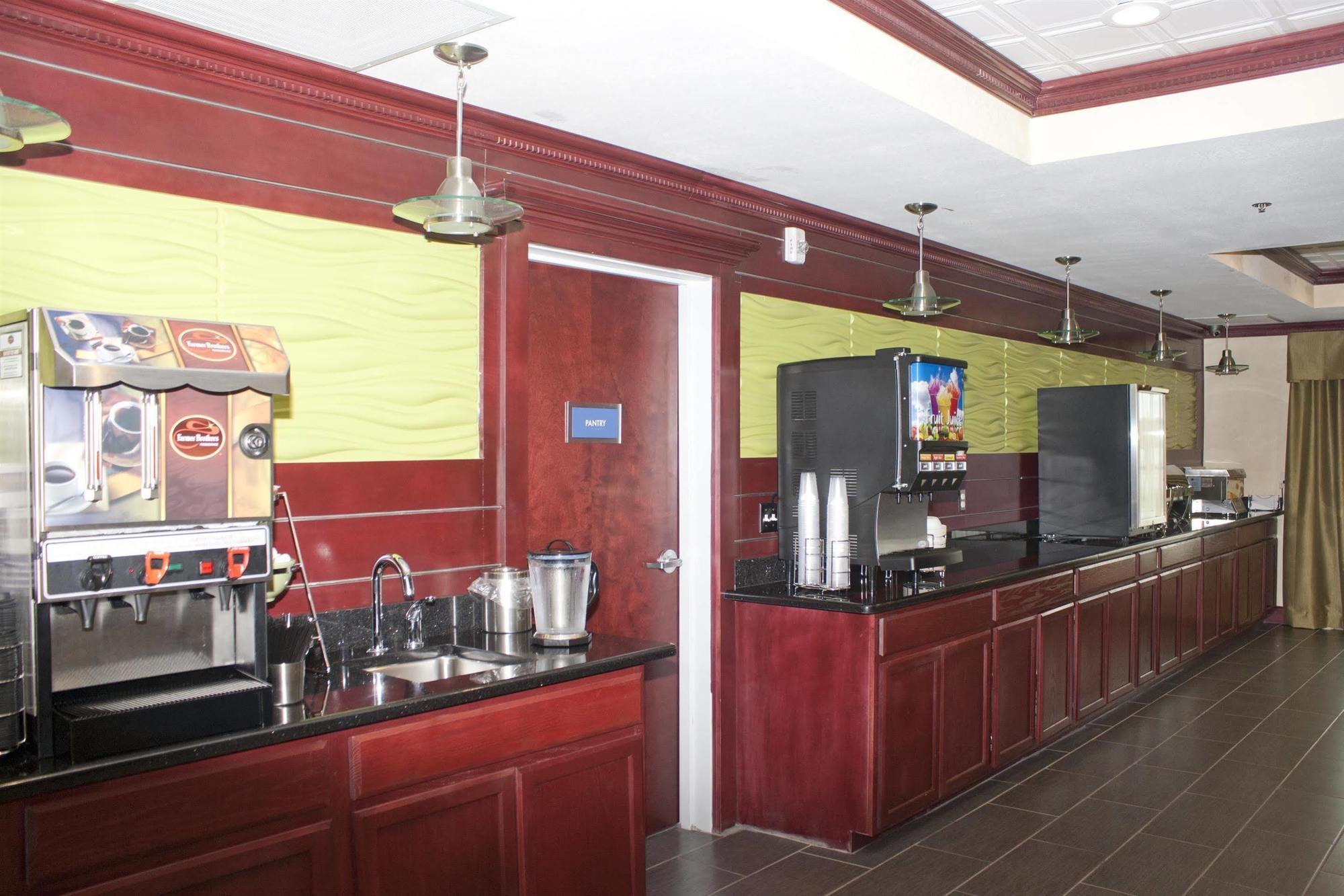 Best Western Plus Pratt Luaran gambar